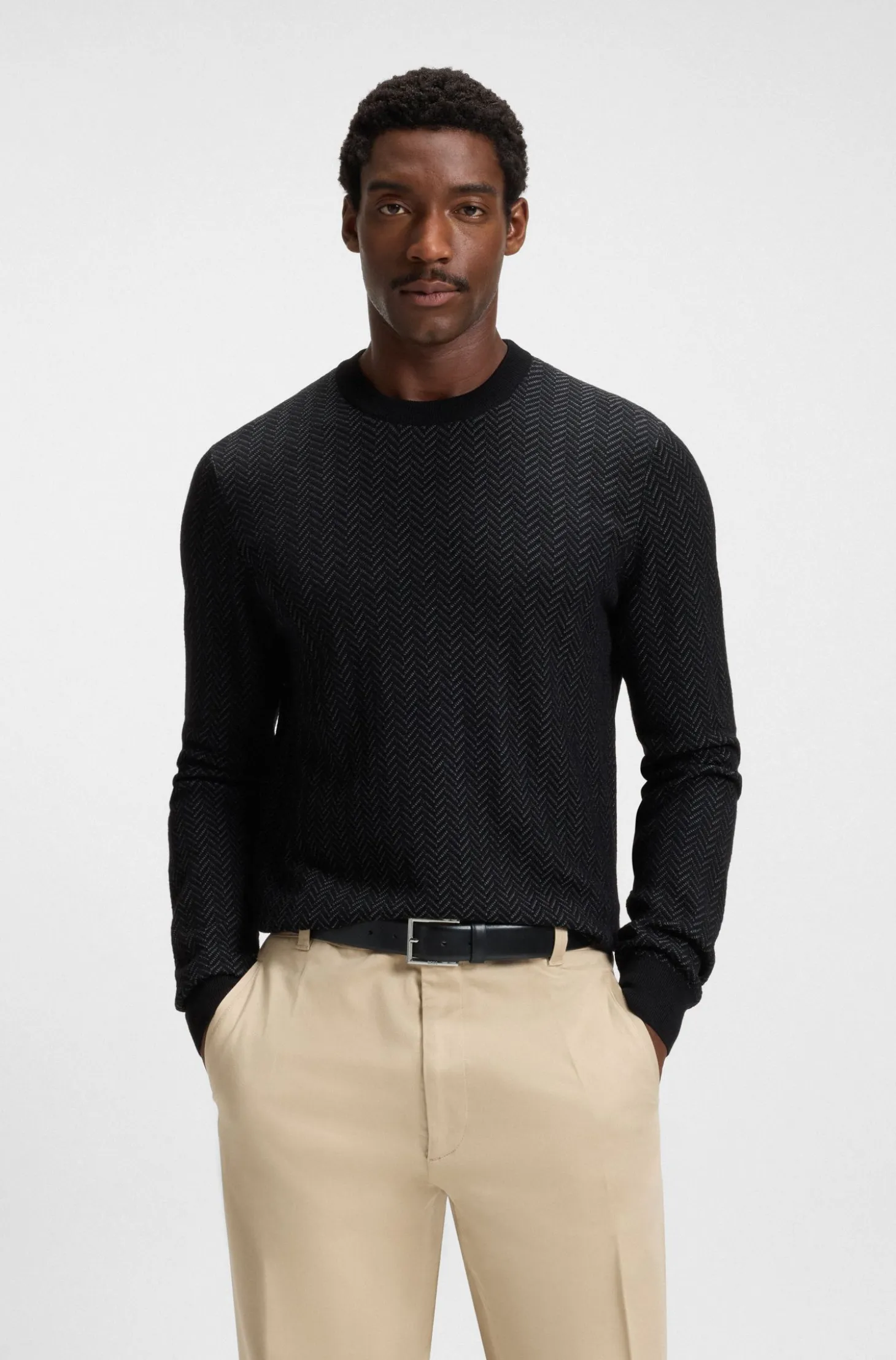 Dressletic leather belt with concealed elasticated section