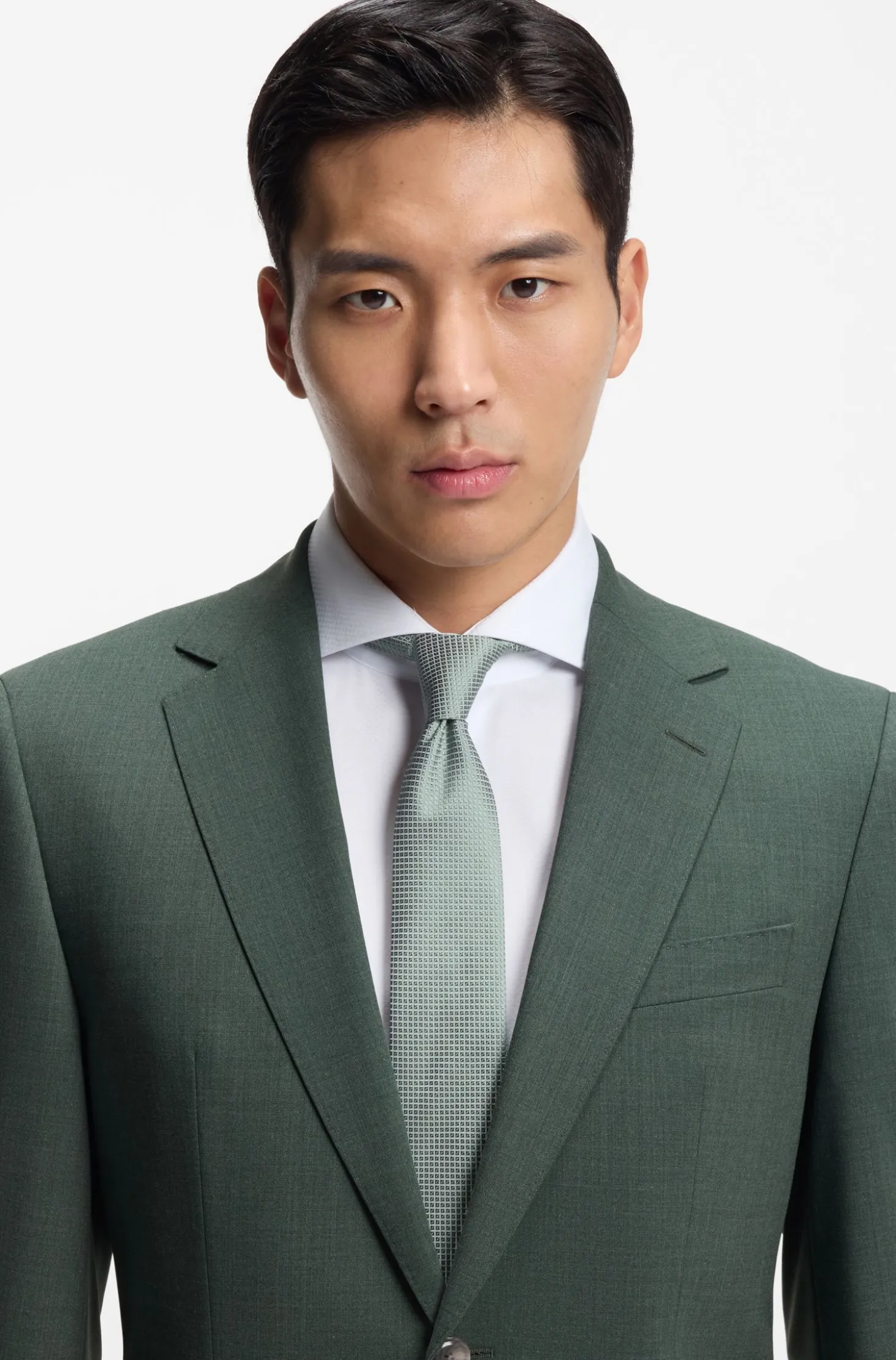 Easy-care suit in stretch cloth with wool