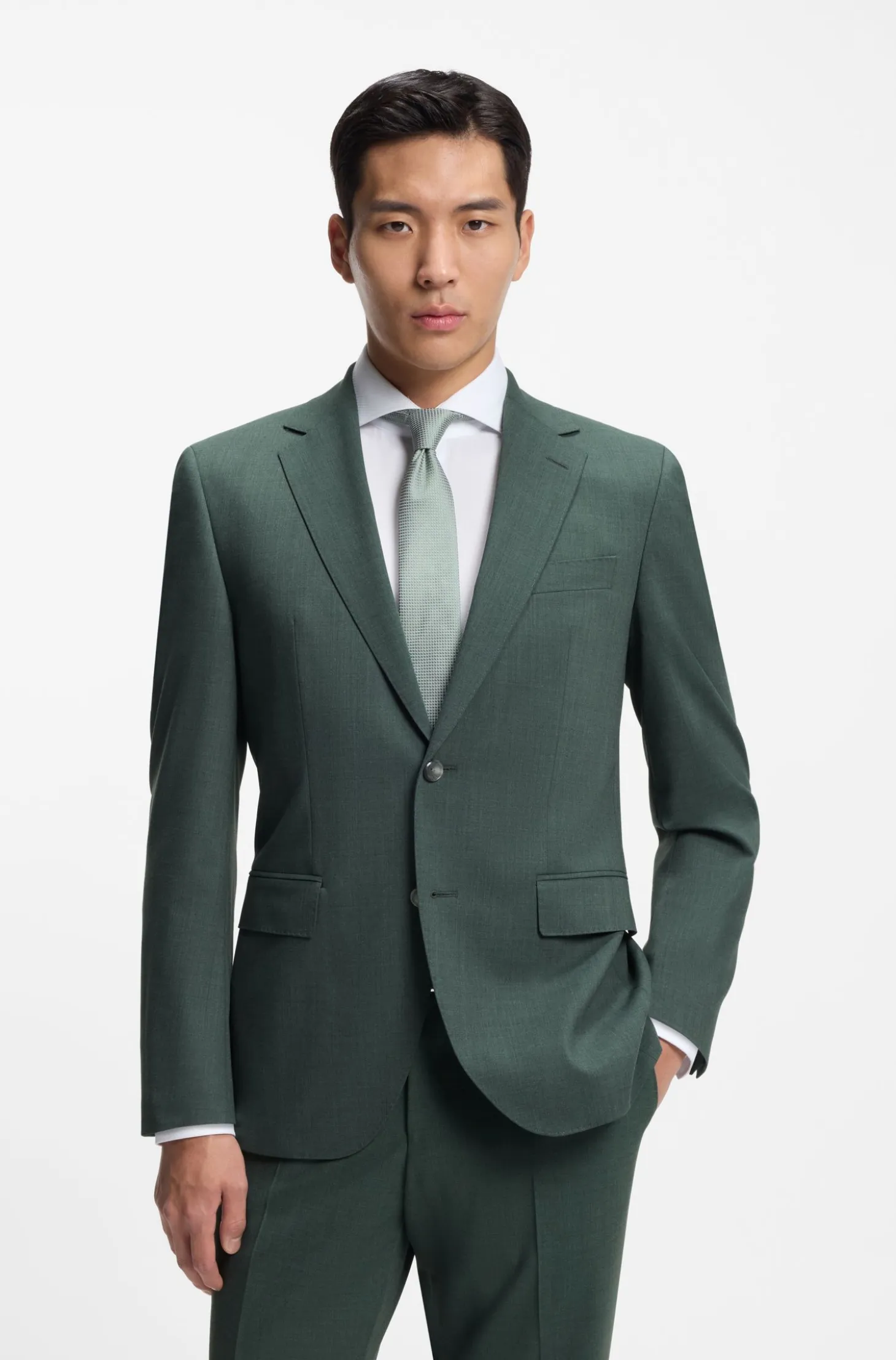 Easy-care suit in stretch cloth with wool