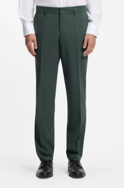 Easy-care suit in stretch cloth with wool