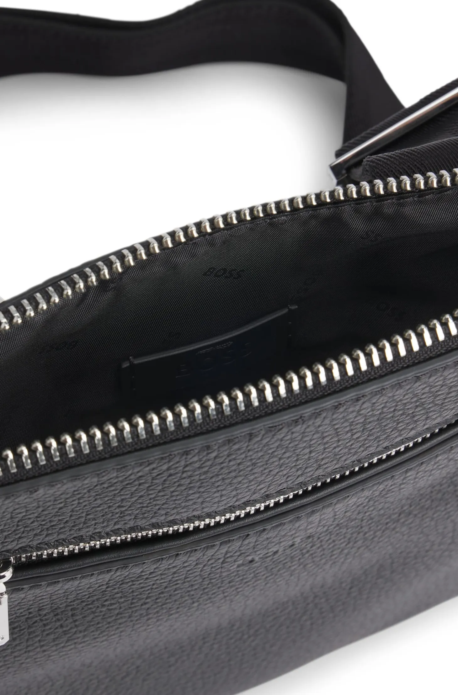 Envelope bag in Italian leather with embossed logo
