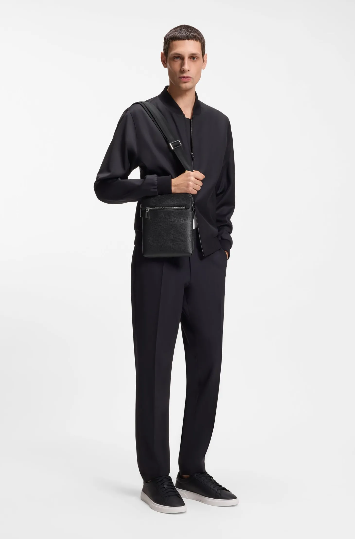 Envelope bag in Italian leather with embossed logo