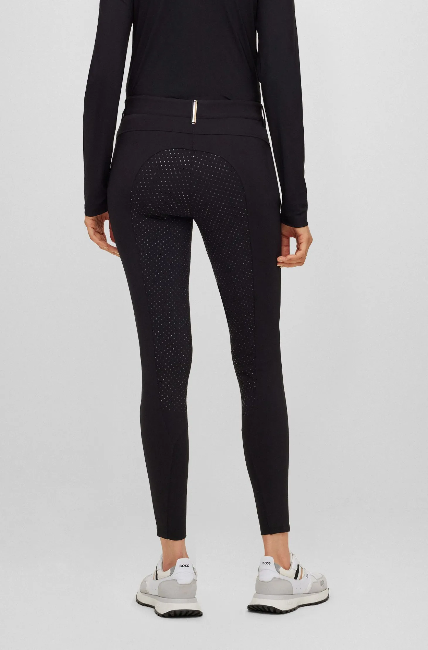 Equestrian full-grip breeches in power-stretch material
