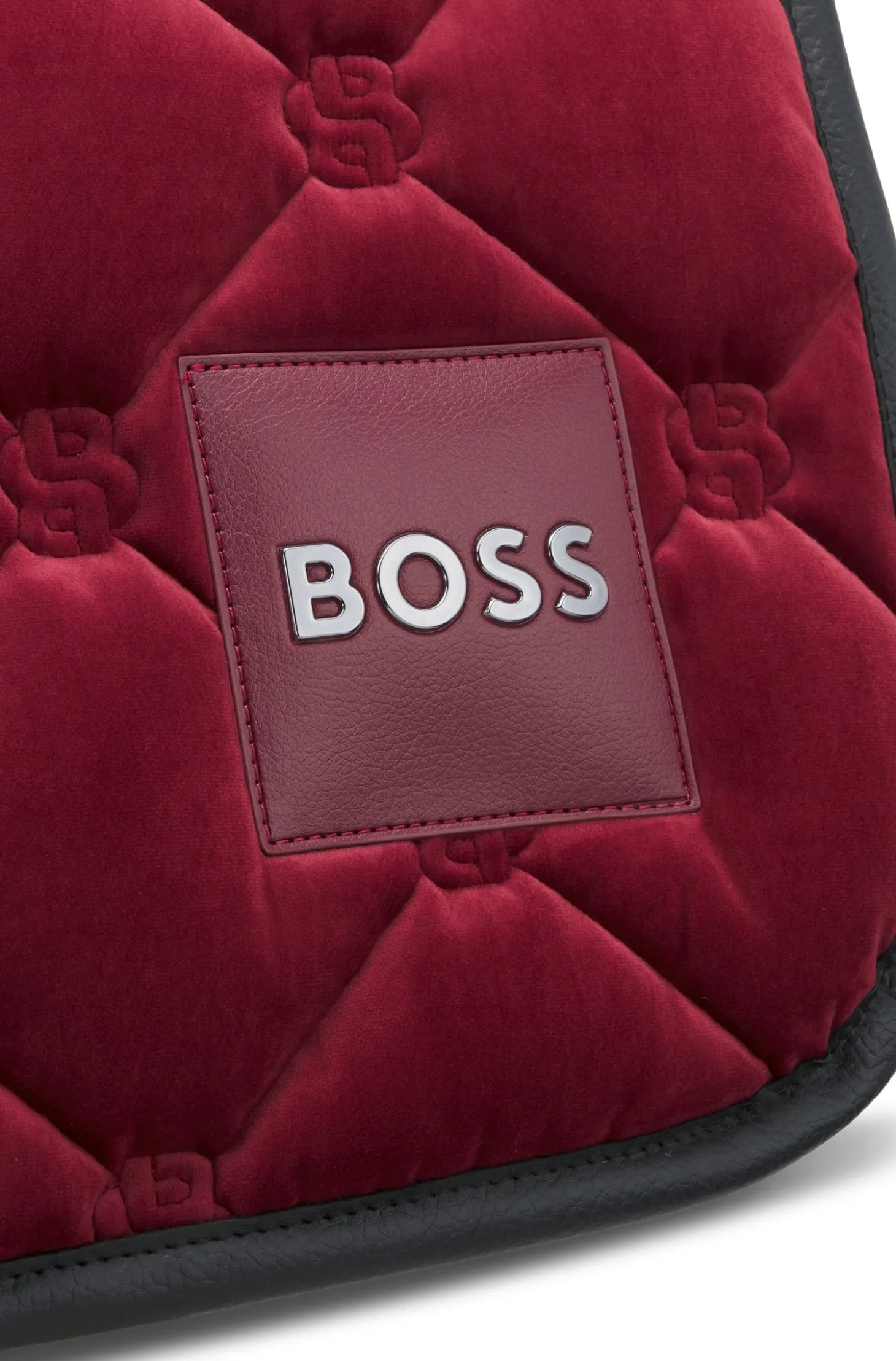 Equestrian jumping saddle pad in velvet