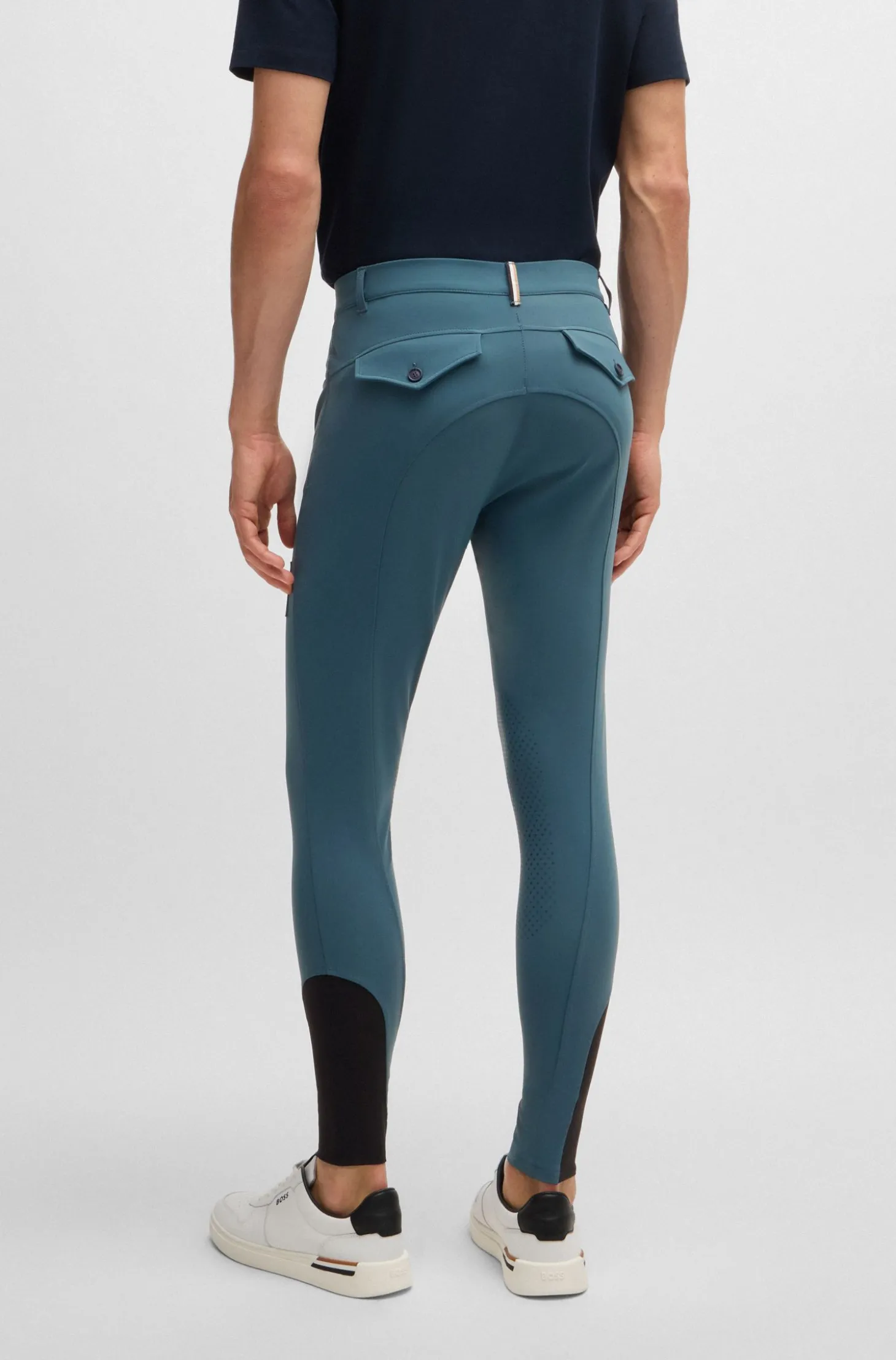 Equestrian knee-grip breeches with four-way stretch