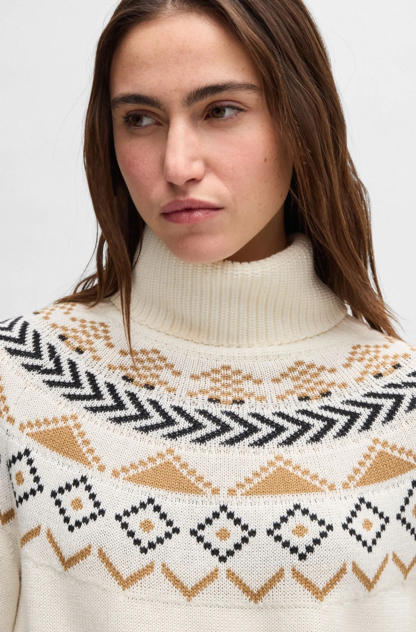 Equestrian rollneck sweater with knitted pattern