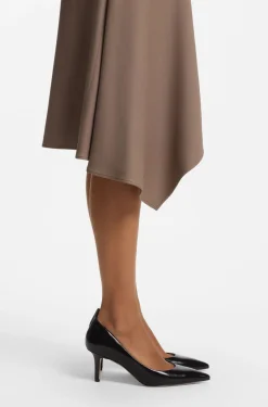 Heeled pumps in leather with debossed logo