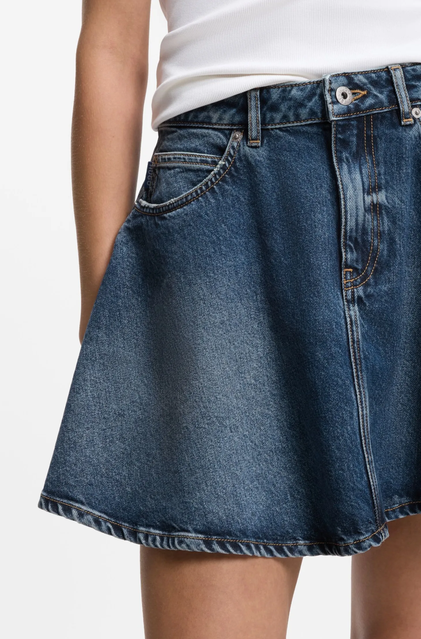 High-waisted mini skirt in blue denim