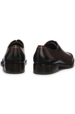 Italian-made Oxford shoes in burnished leather