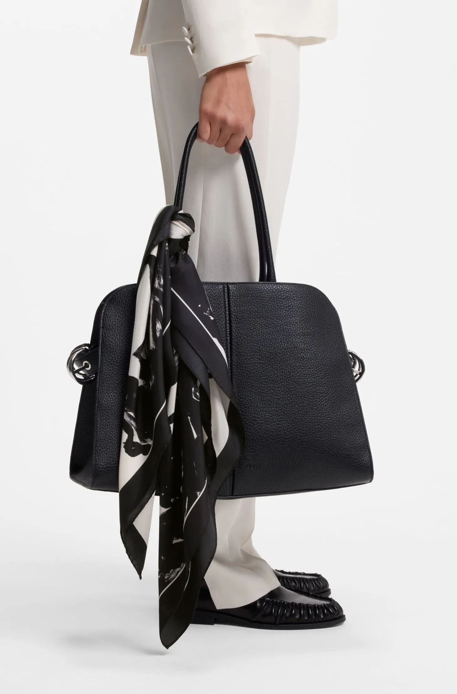 Italian-made scarf in printed silk twill