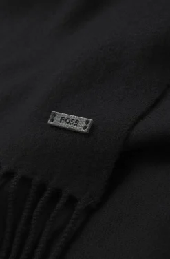 Italian-made scarf in wool with logo patch