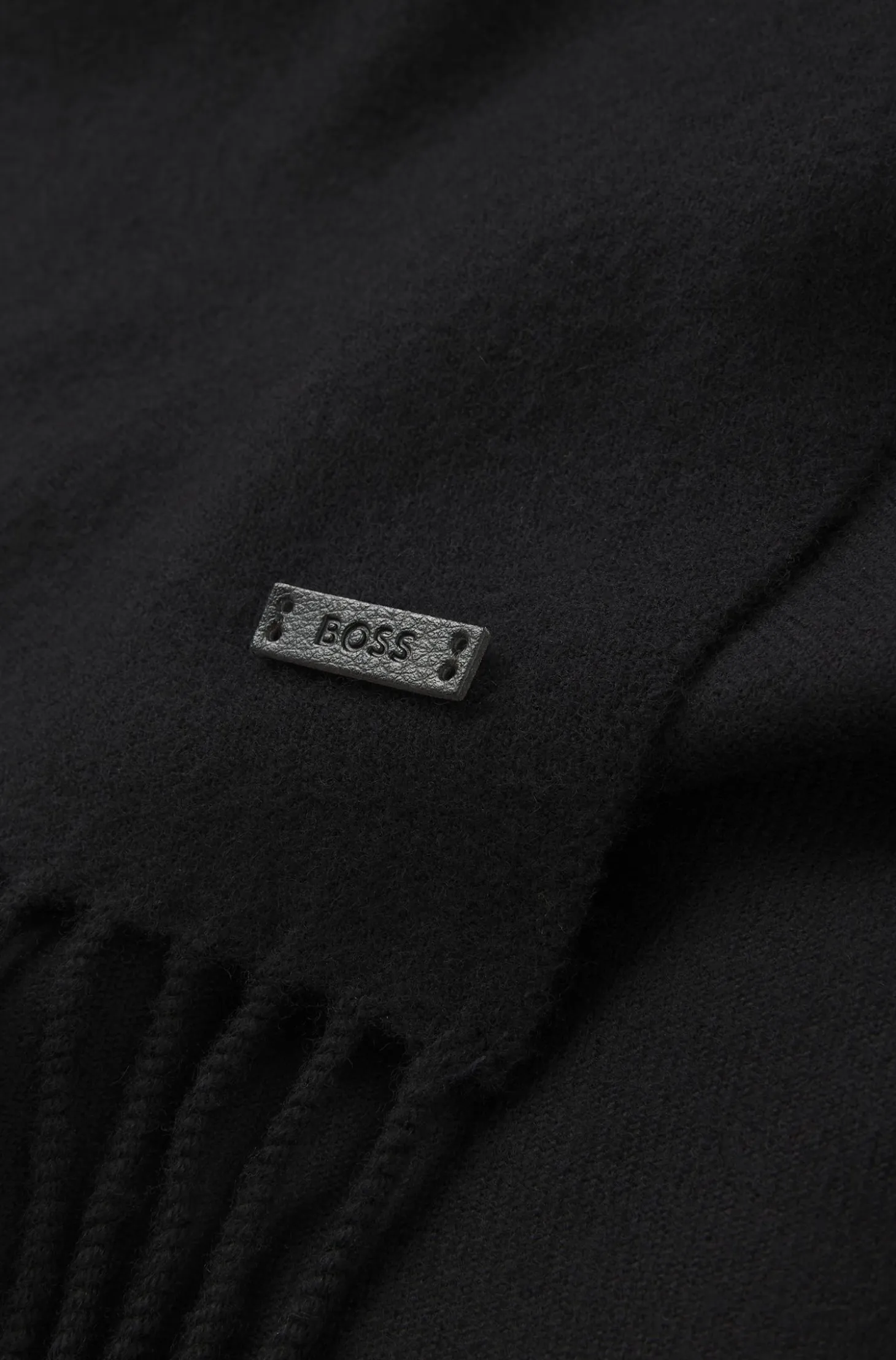 Italian-made scarf in wool with logo patch