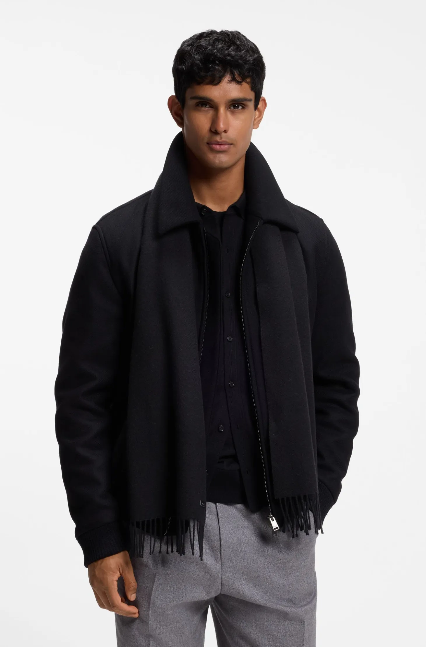 Italian-made scarf in wool with logo patch