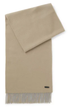 Italian-made scarf in wool with logo patch