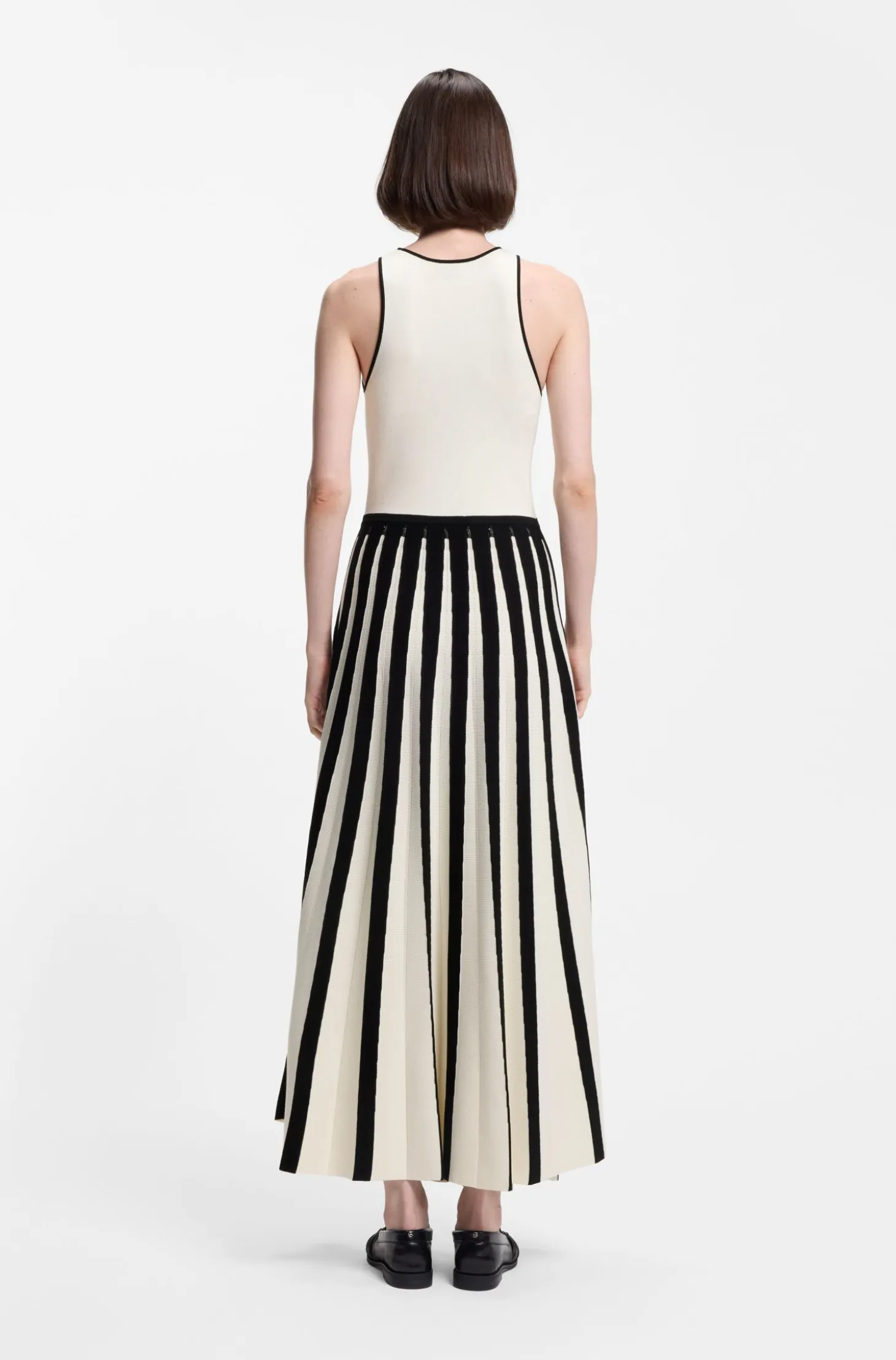 Knitted dress with two-tone pleated skirt