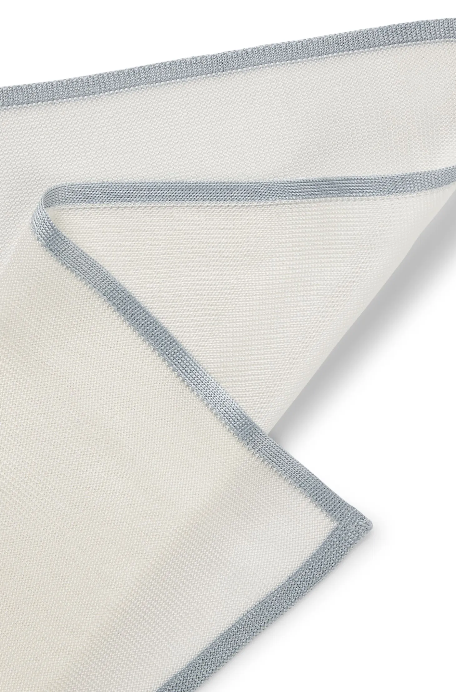 Knitted pocket square in Italian-made silk