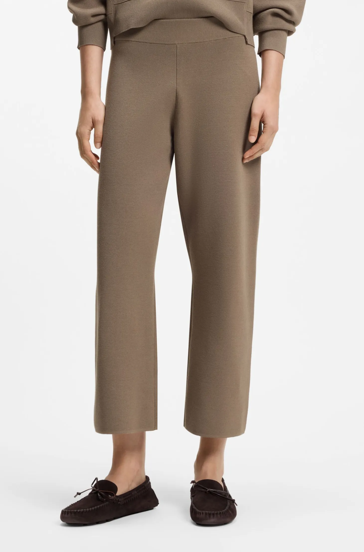 Knitted trousers in stretch fabric