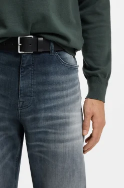 Leather belt with logo buckle