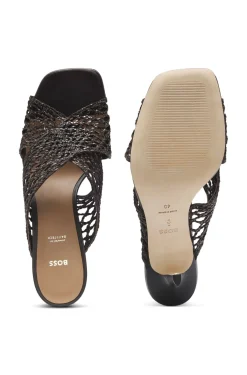 Leather sandals with woven uppers