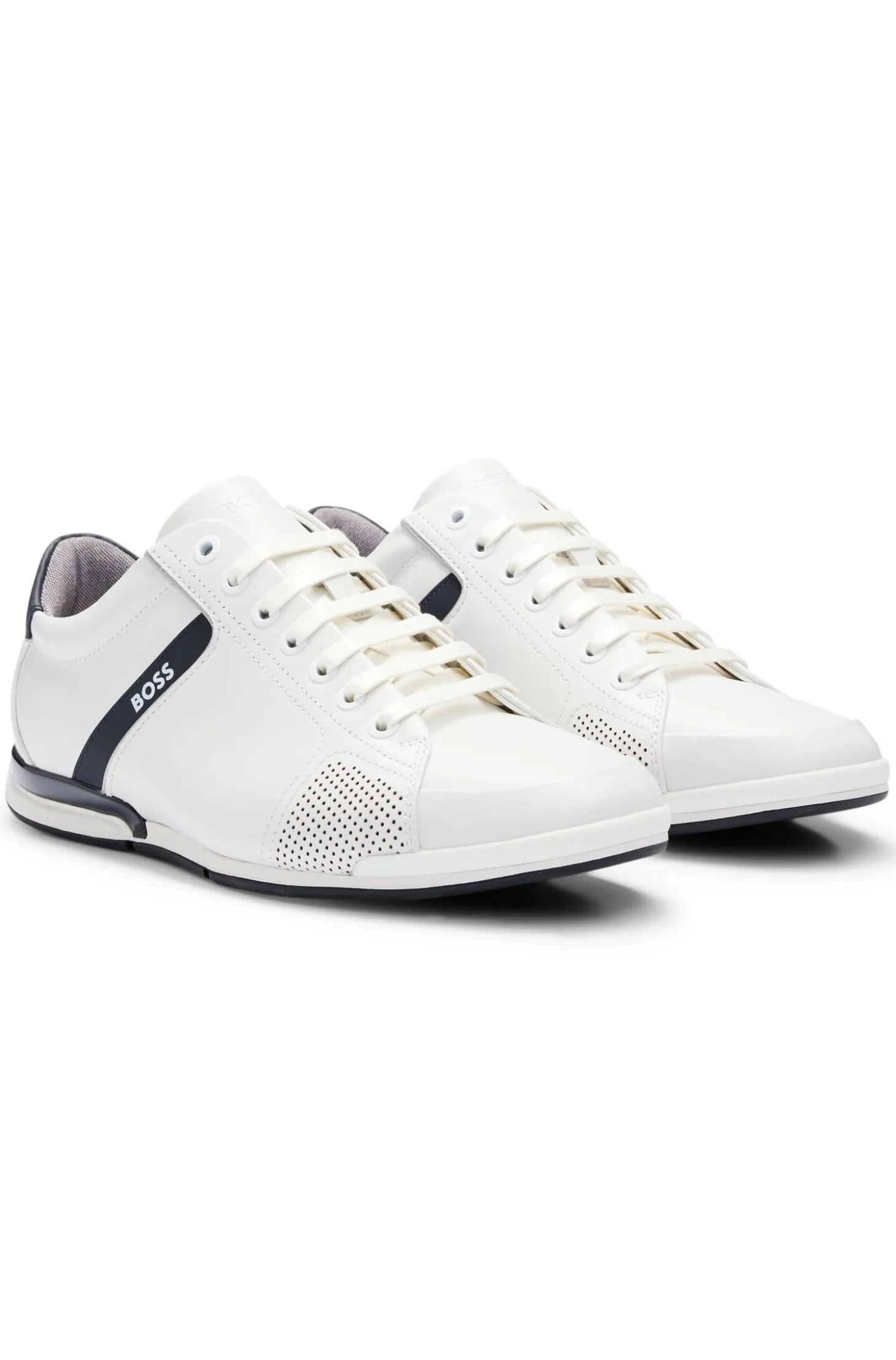 Leather trainers with odour-control lining