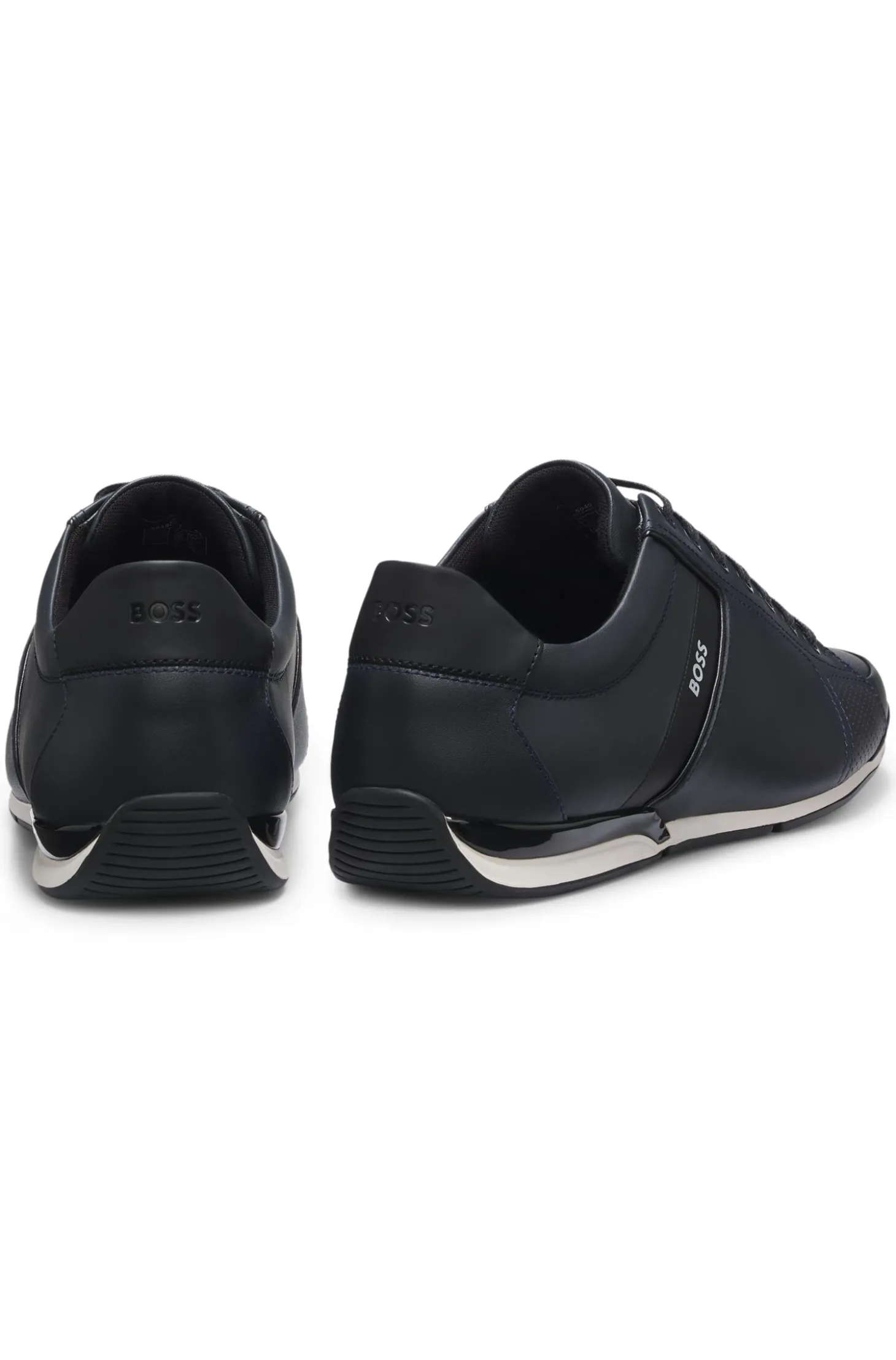 Leather trainers with odour-control lining