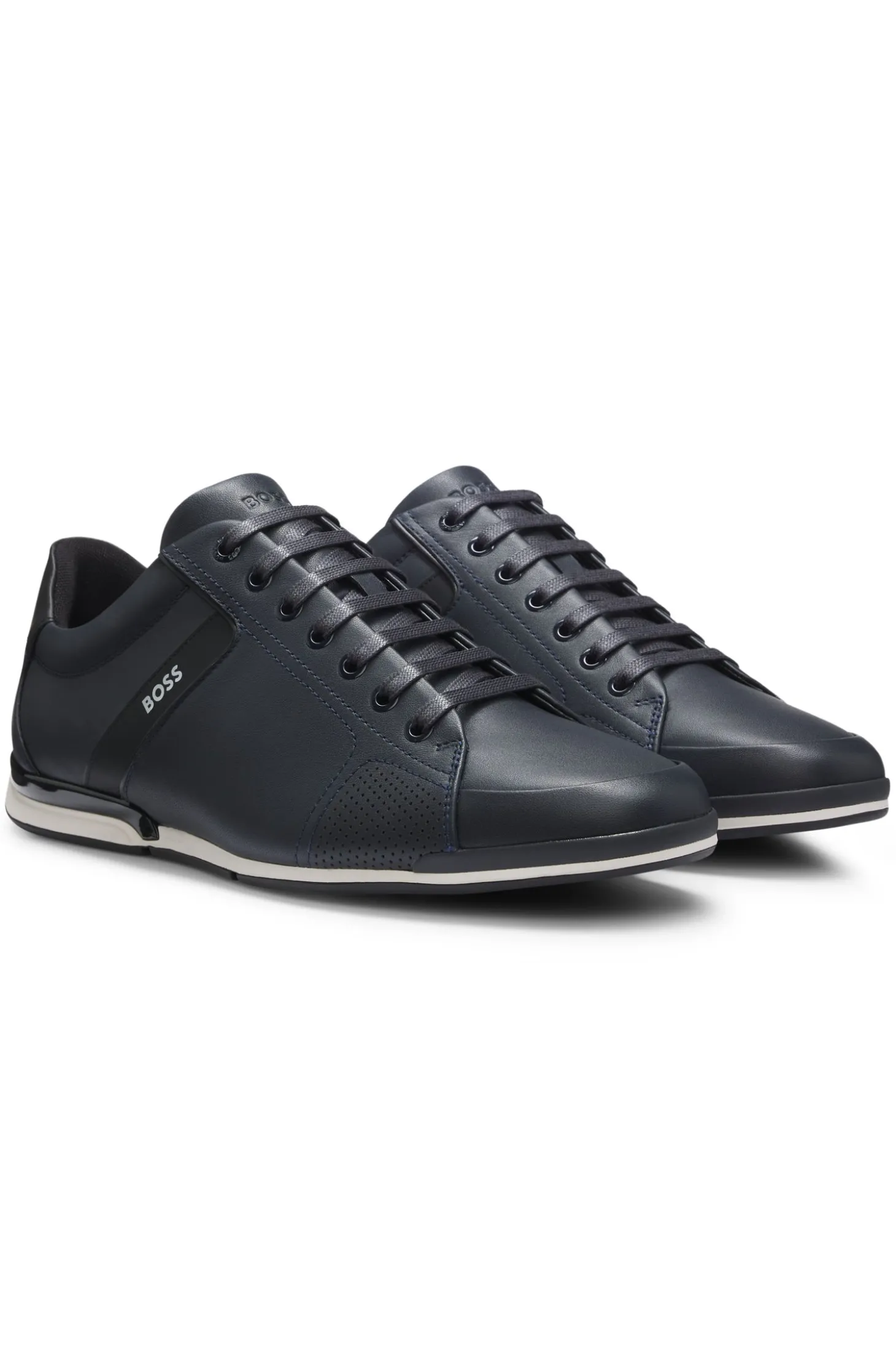 Leather trainers with odour-control lining