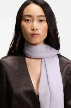 Lightweight wool scarf with fringed trims