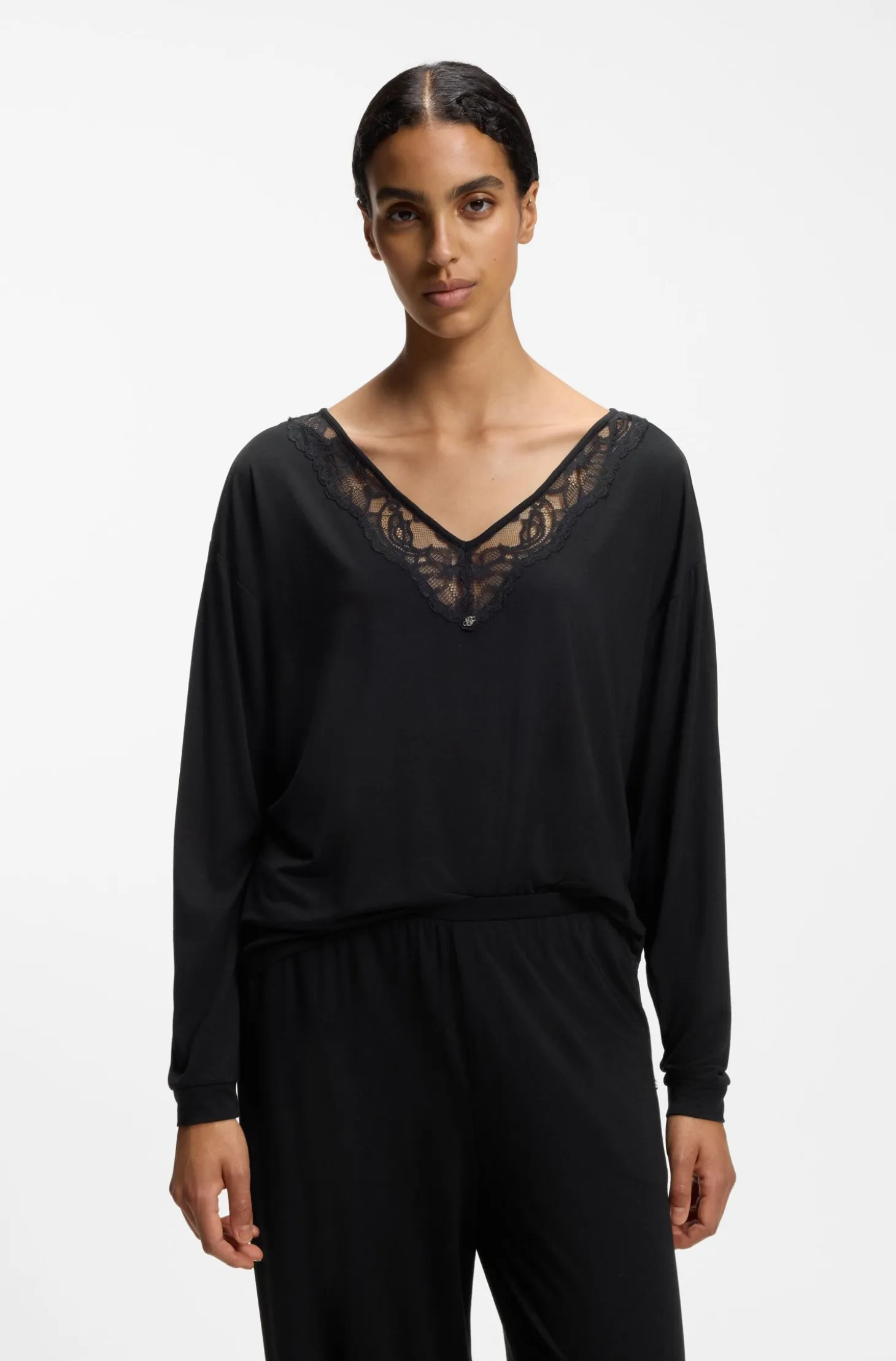Long-sleeved pyjama top with lace neckline