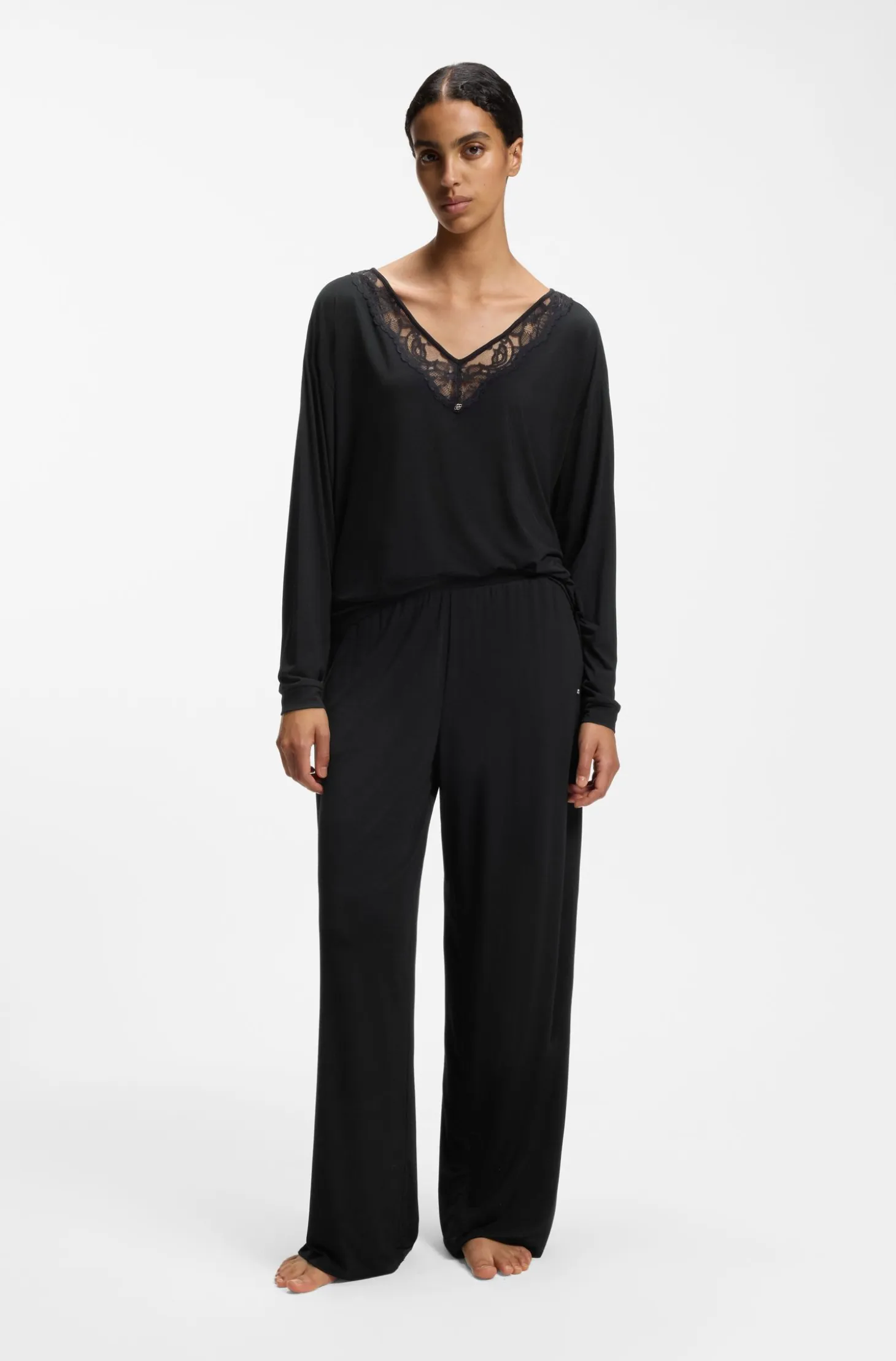 Long-sleeved pyjama top with lace neckline