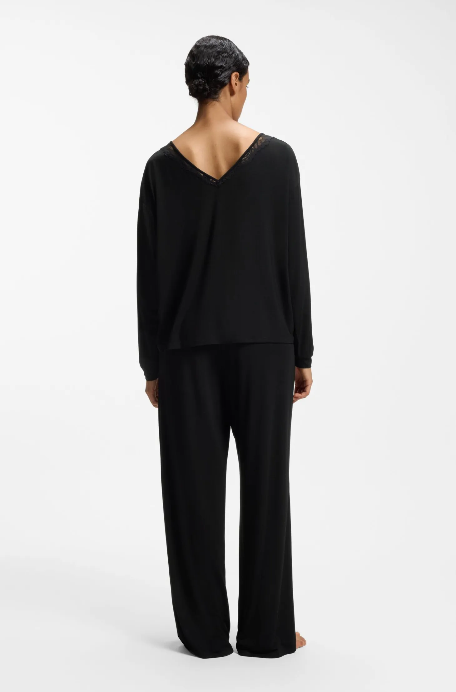 Long-sleeved pyjama top with lace neckline