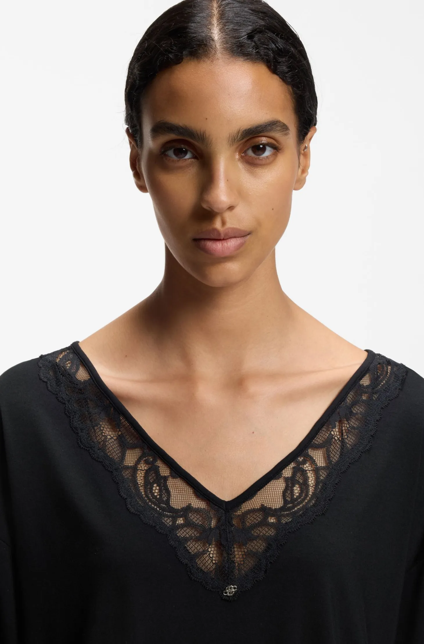 Long-sleeved pyjama top with lace neckline