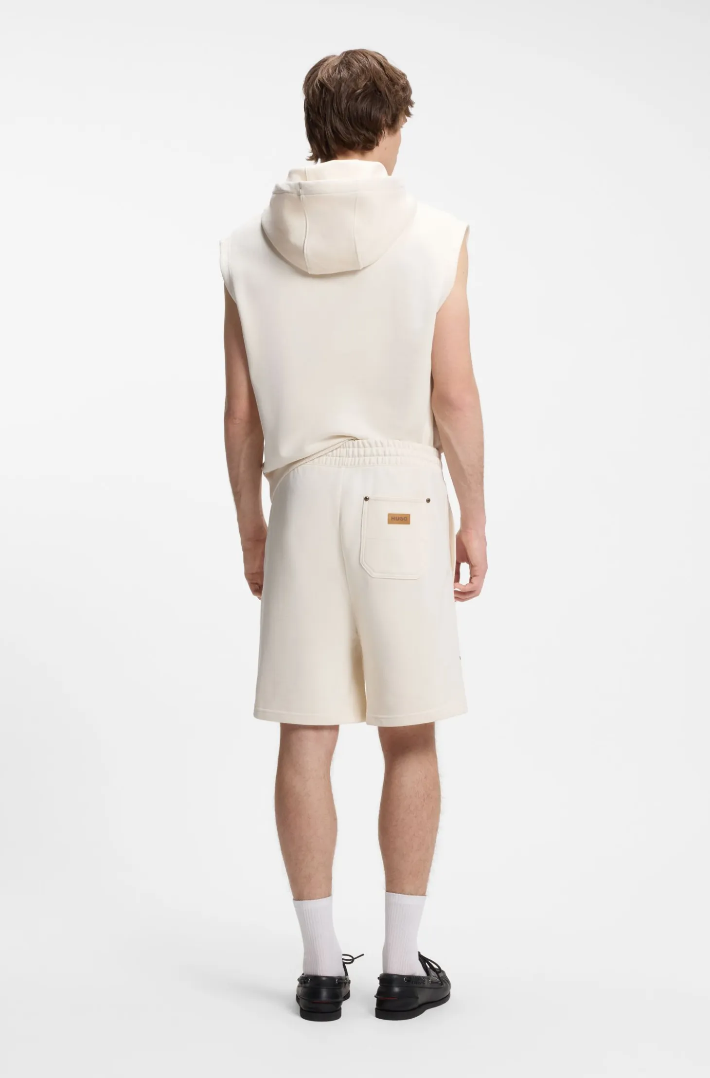 Loose-fit shorts in cotton with utility pockets