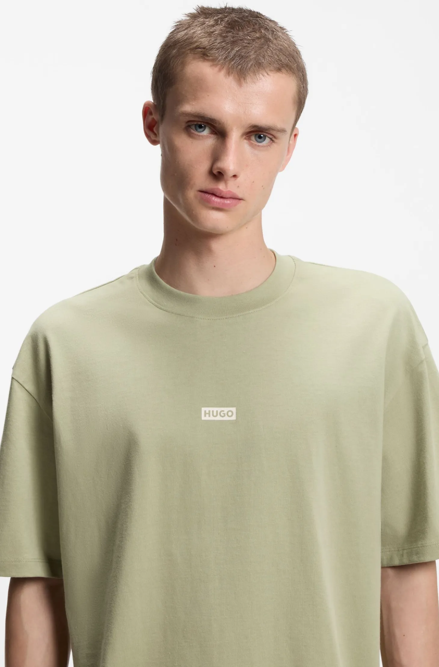 Loose-fit T-shirt in cotton with rear logo artwork