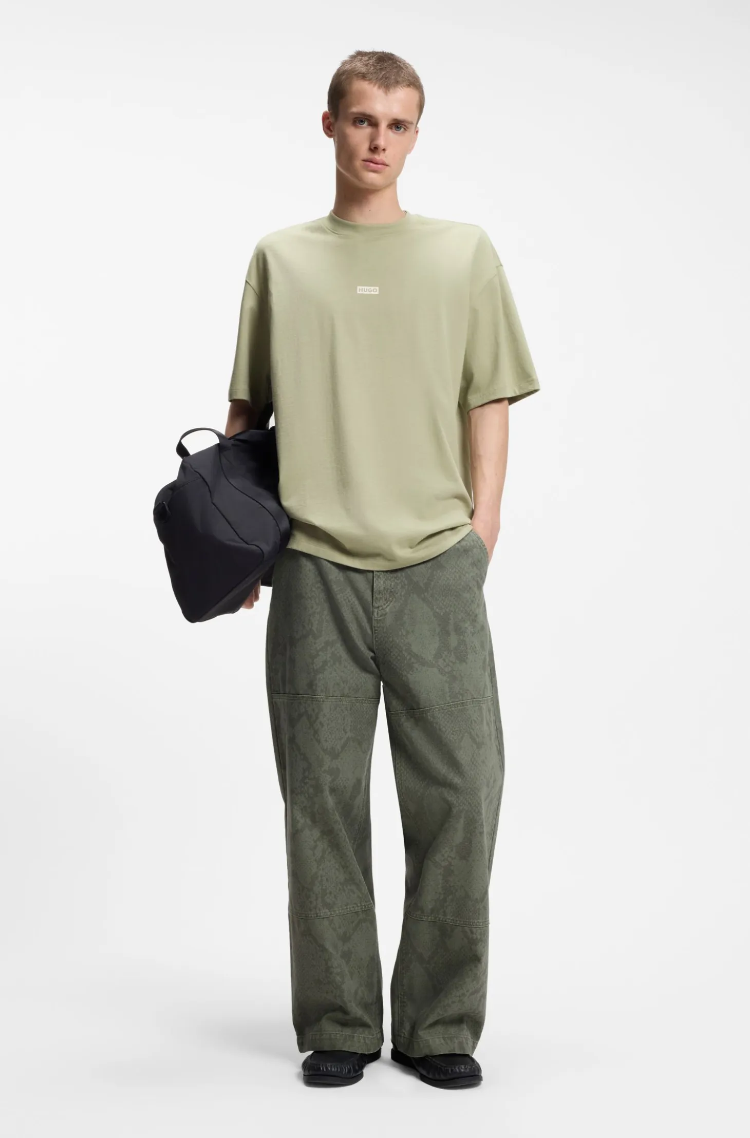 Loose-fit T-shirt in cotton with rear logo artwork