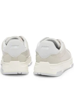 Low-top trainers in faux suede