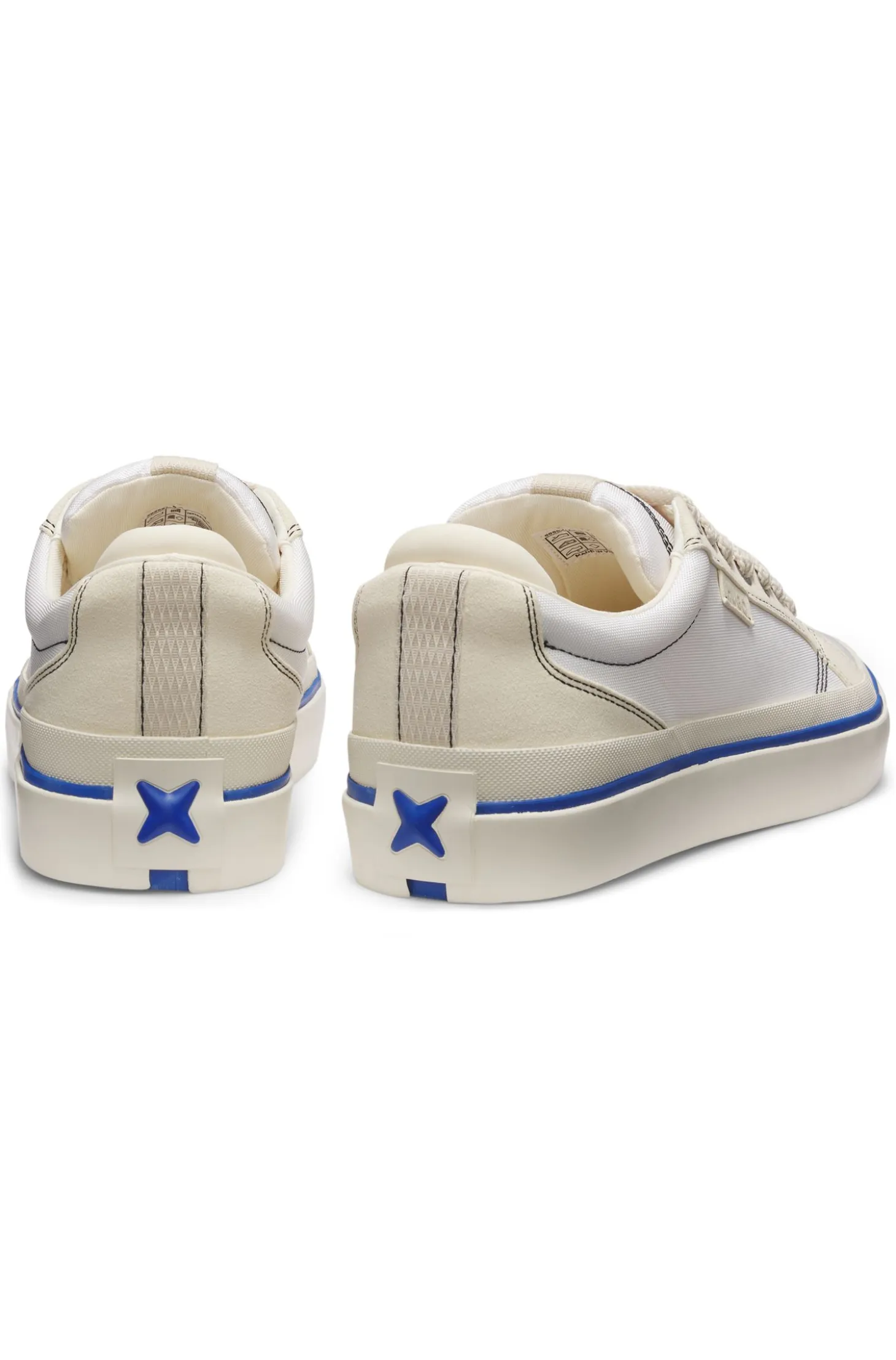 Low-top trainers with blue-line outsole