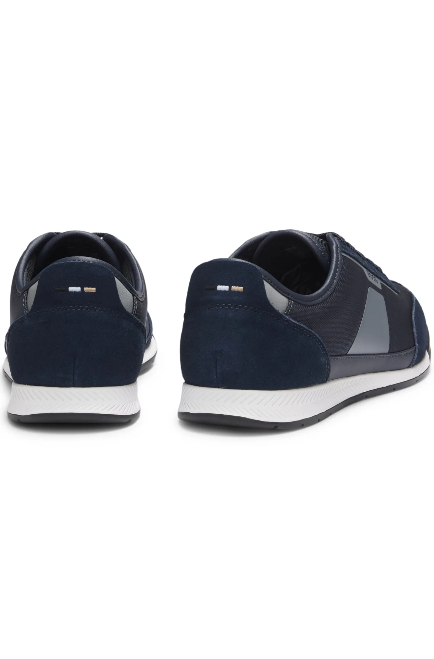 Low-top trainers with structured trims
