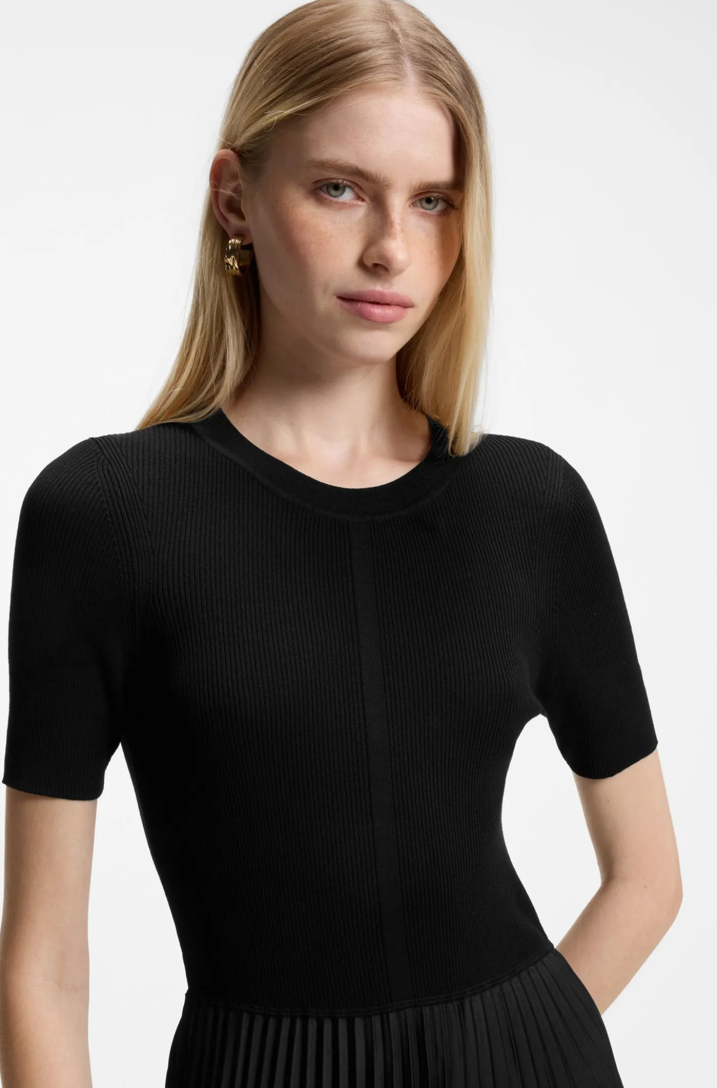 Mixed-material dress with plissé skirt