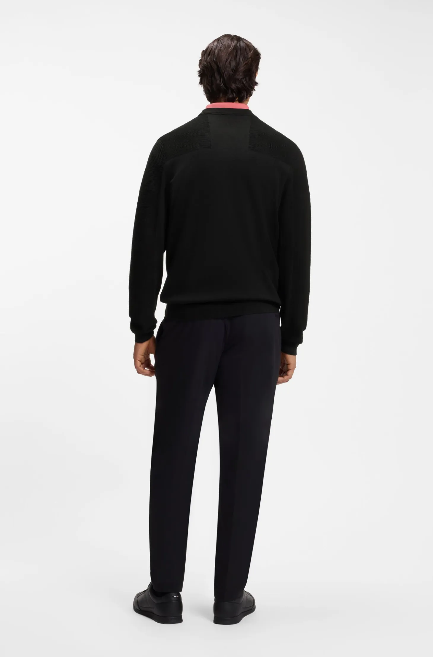 Mixed-structure sweater with moisture management