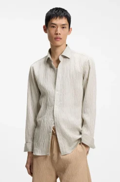 Modern-fit shirt in striped seersucker