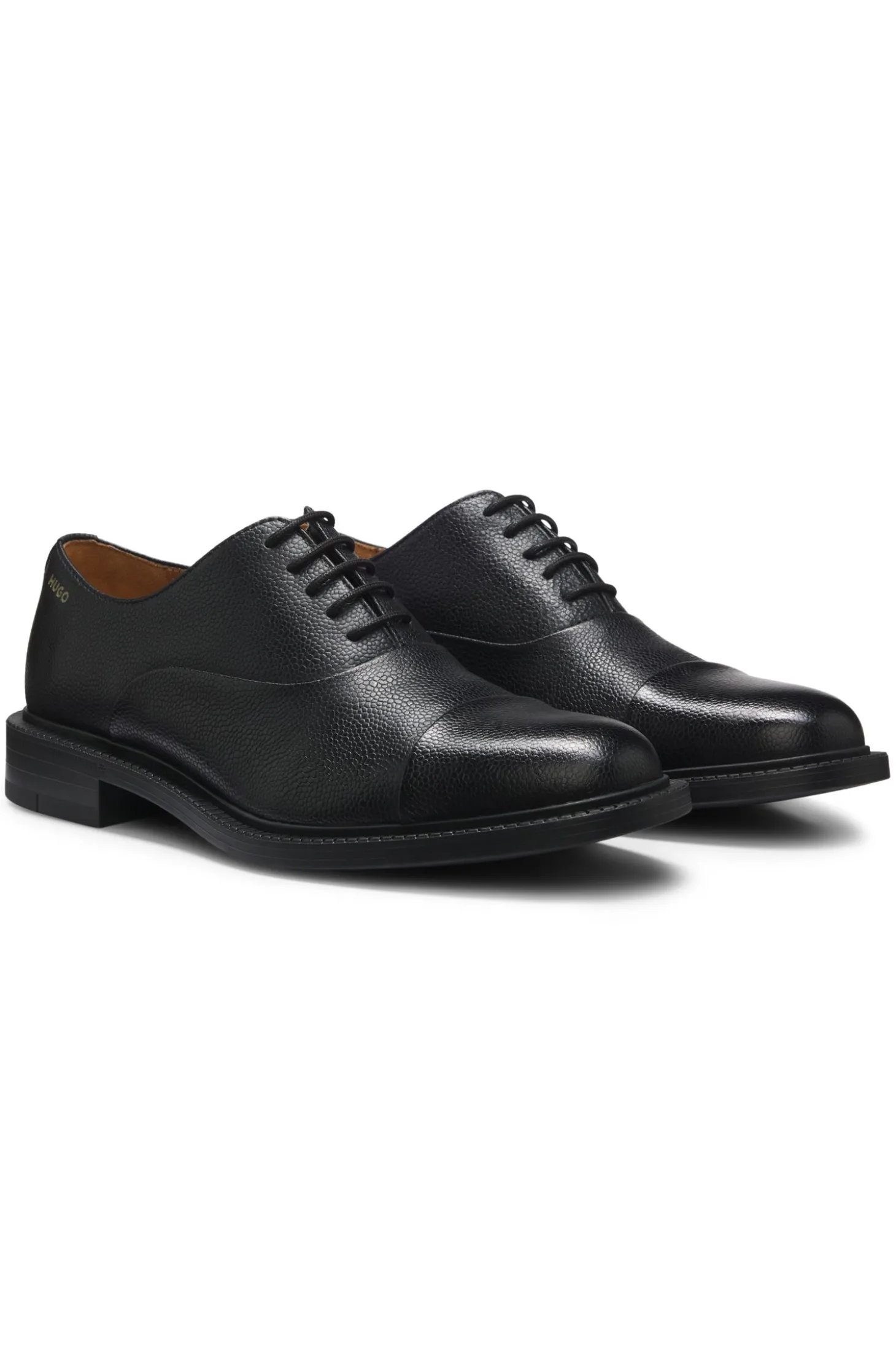 Oxford shoes in grained leather with cap toe