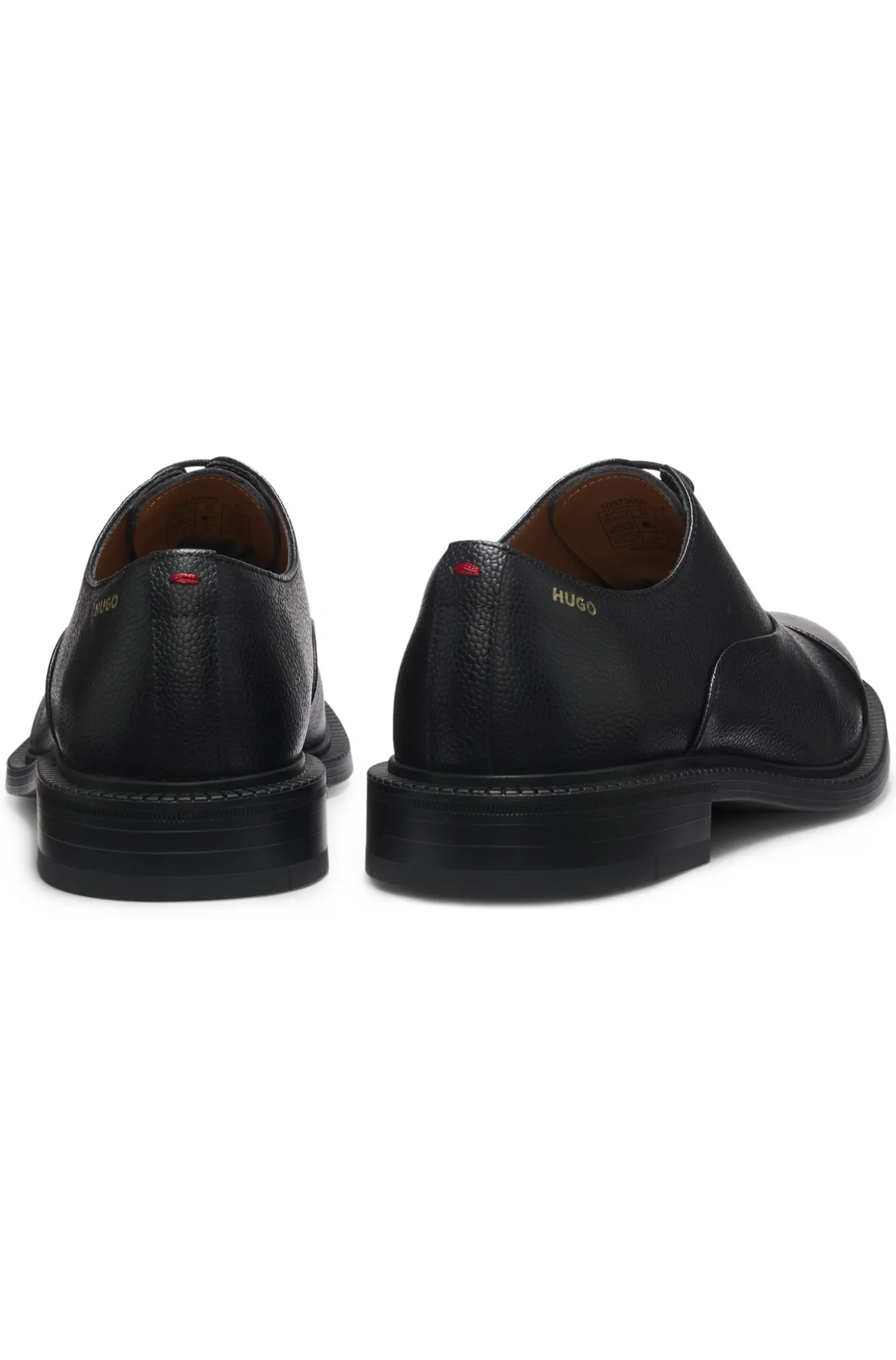 Oxford shoes in grained leather with cap toe