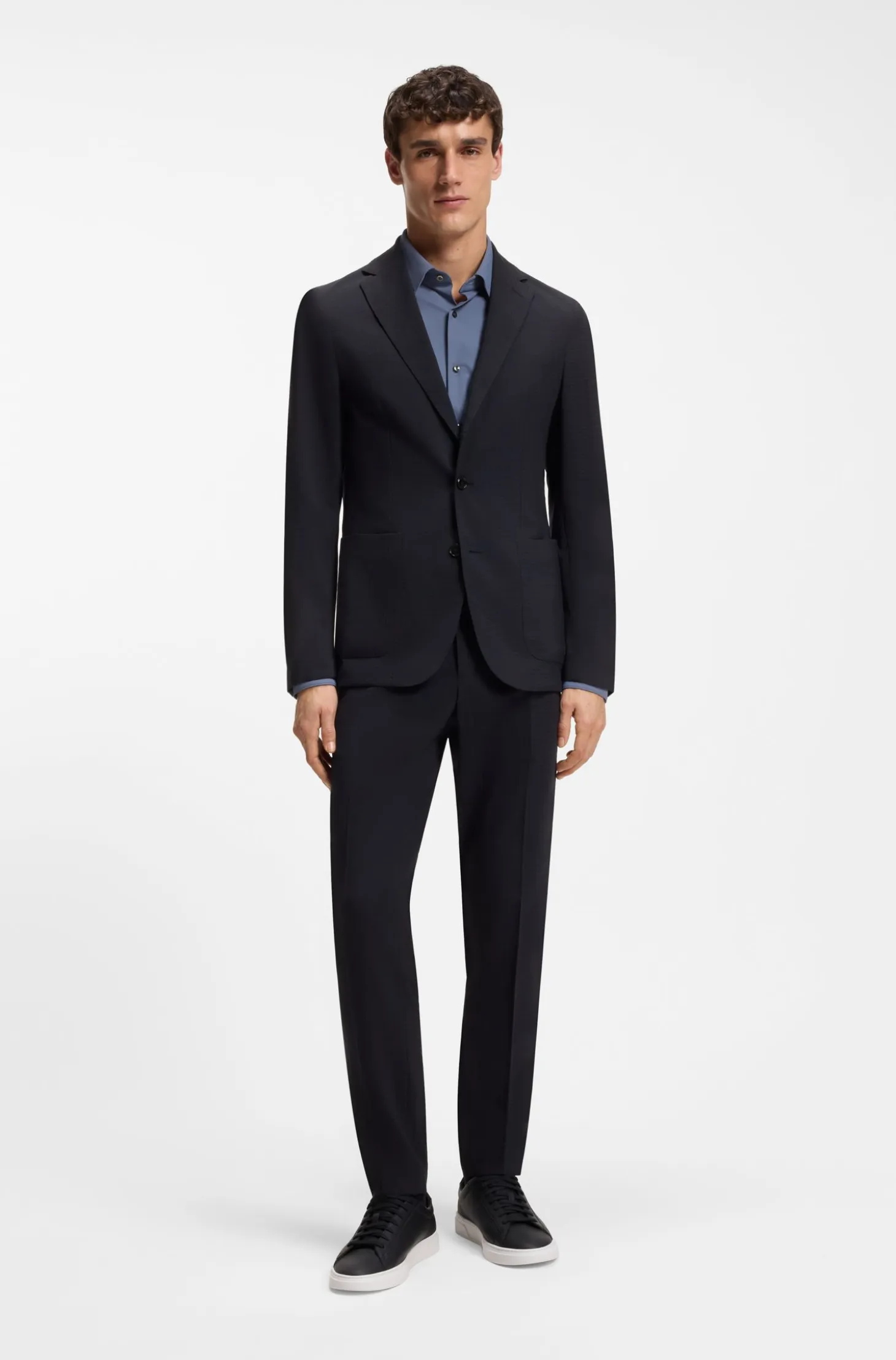 Packable slim-fit blazer in a washable wool blend