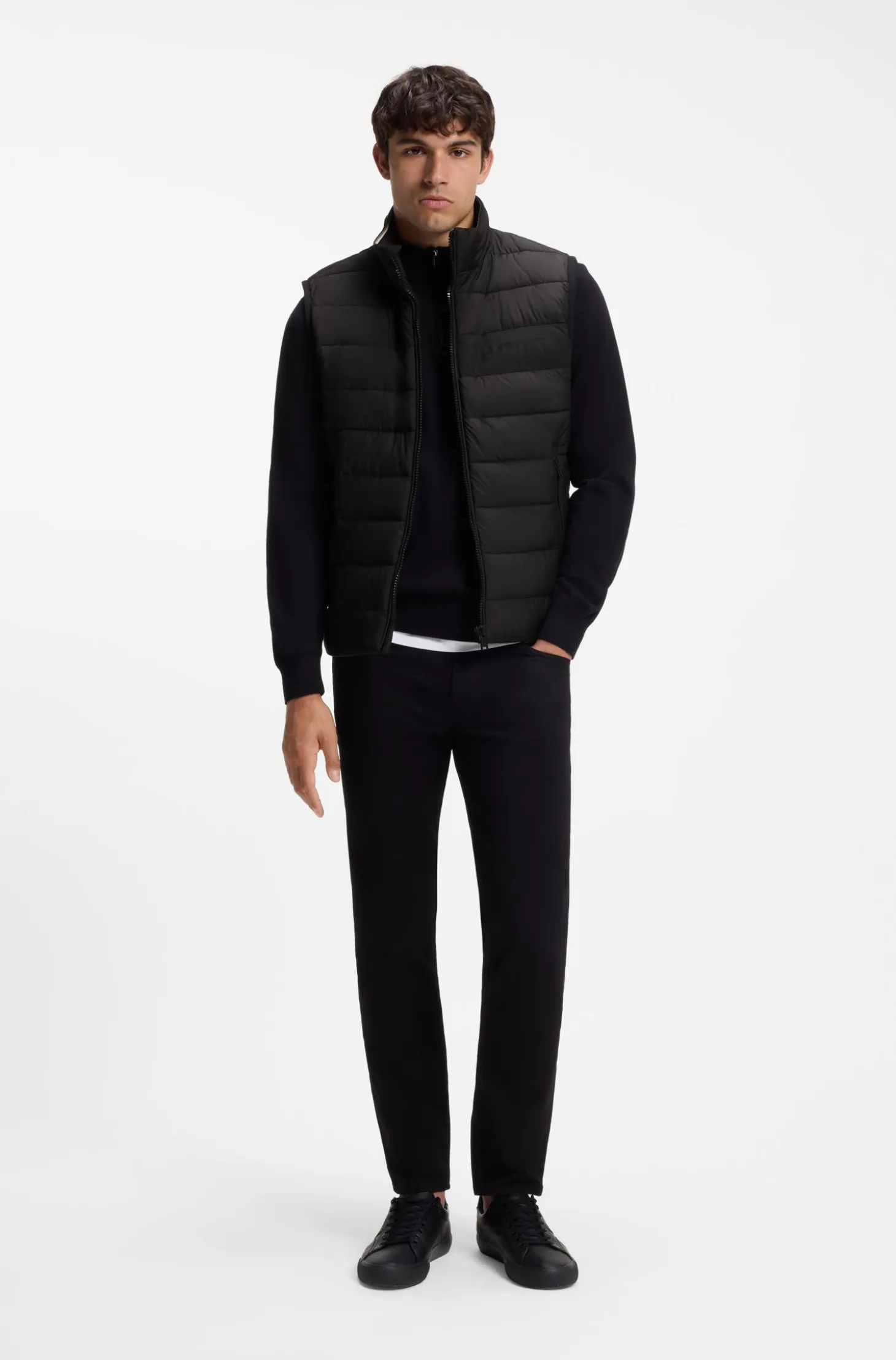 Padded gilet with a protective stand collar