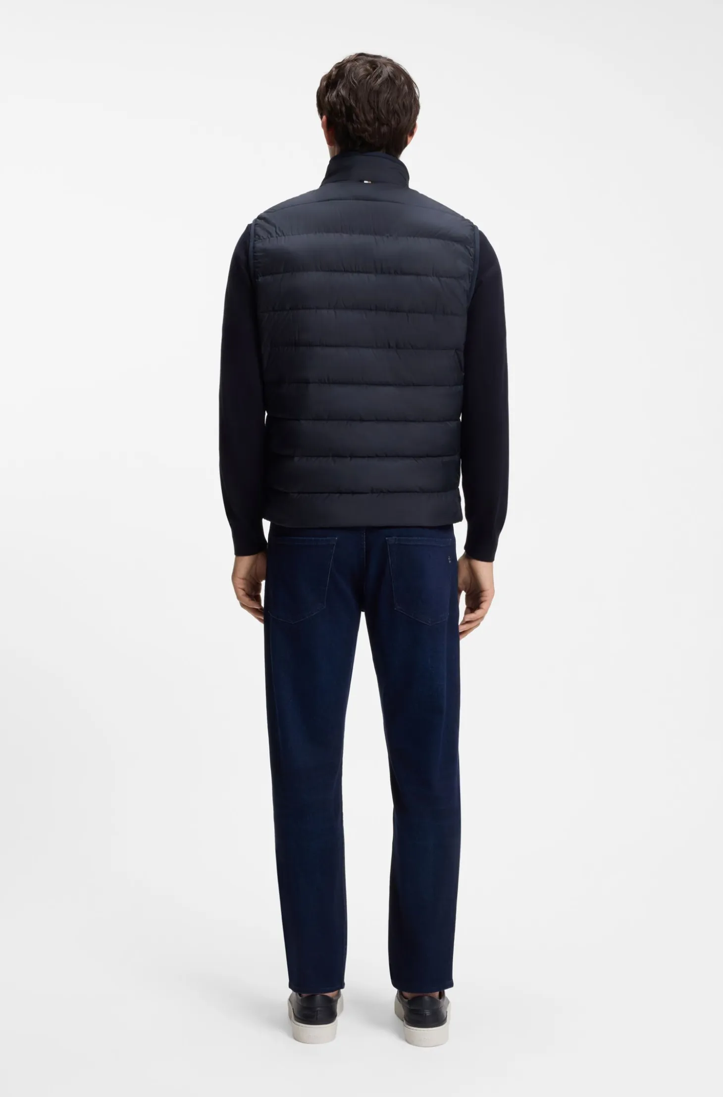 Padded gilet with a protective stand collar