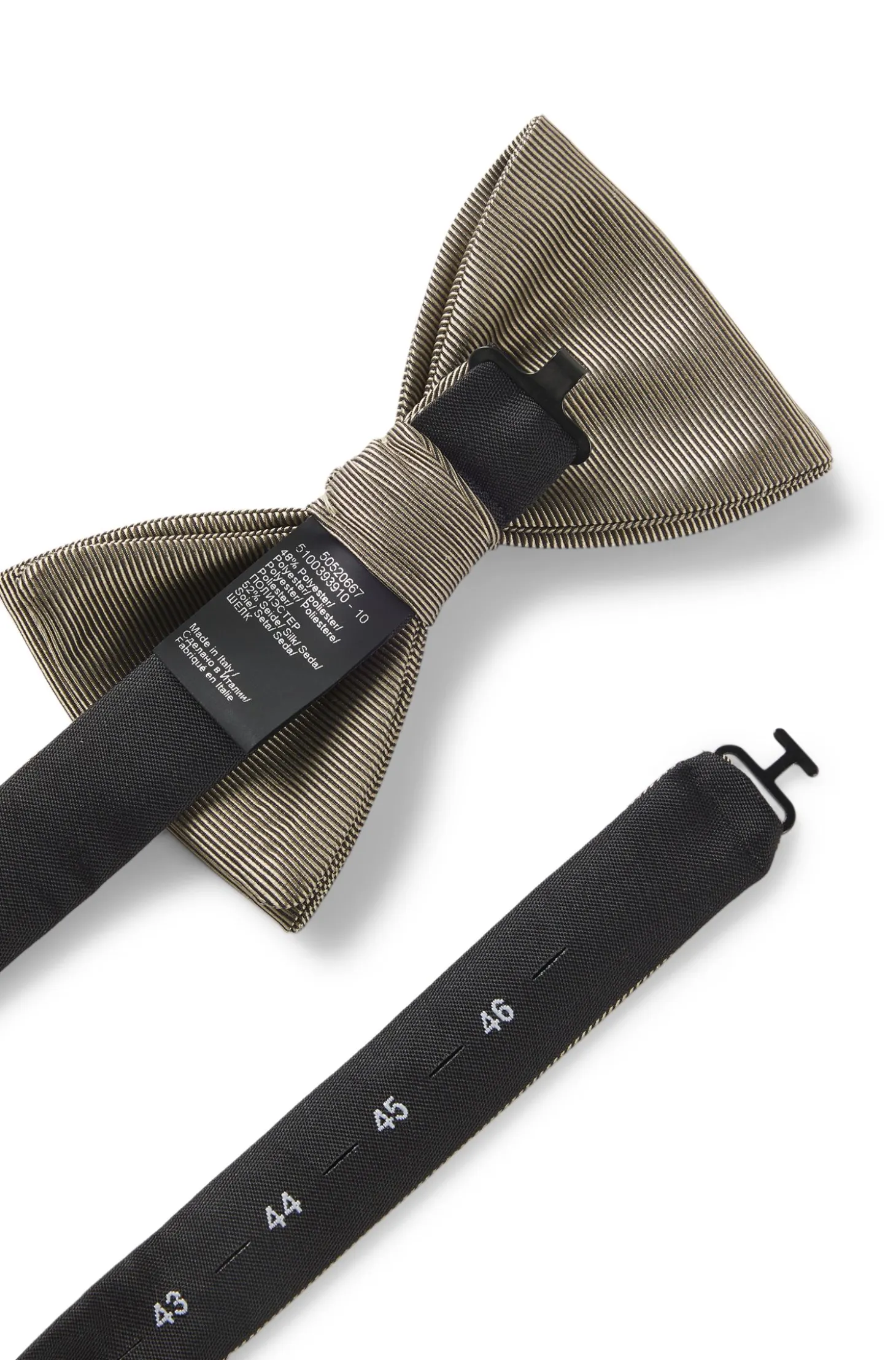Pre-tied bow tie in a silk blend