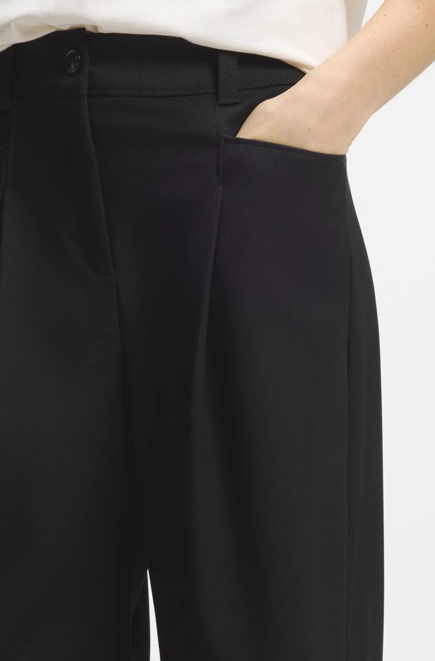 Regular-fit Bermuda trousers with flared leg