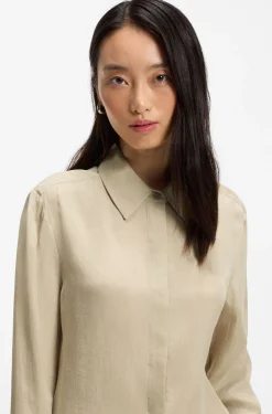 Regular-fit blouse with concealed closure