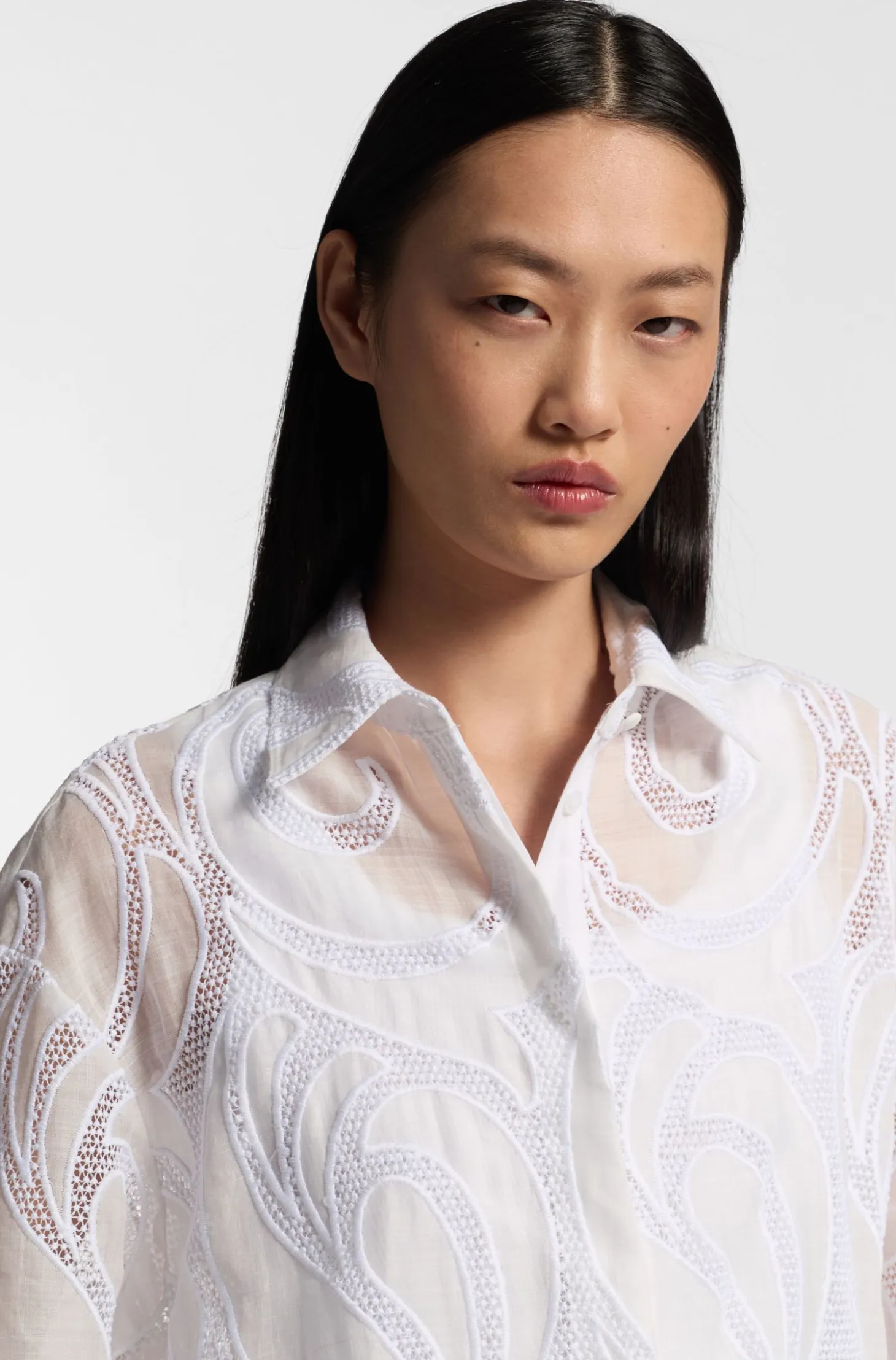Regular-fit blouse with embroidered flowers