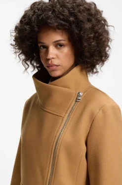 Regular-fit coat with asymmetric zip